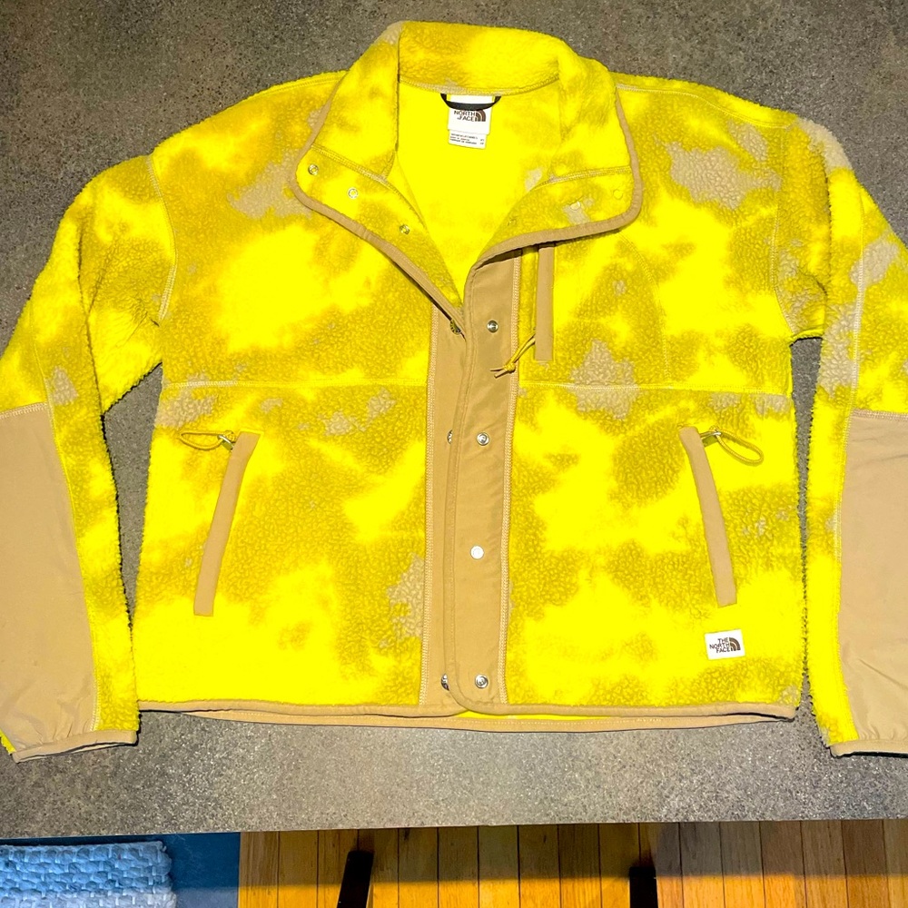 North Dace Bright, Boxy&Cropped Fleece, XS but wears like an L, great condition